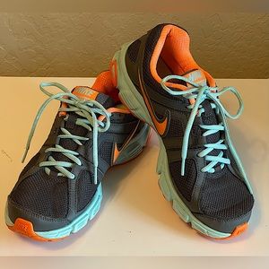 NIKE WOMEN'S DOWNSHIFTER 5 RUNNING SHOES SIZE 9 GRAY ORANGE (537571-022)